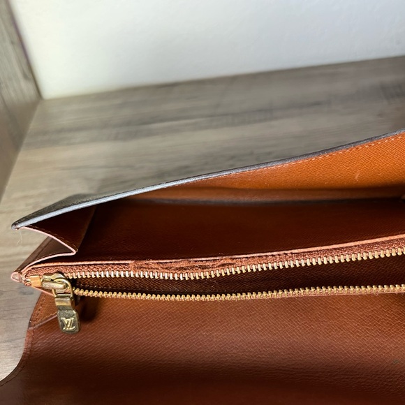 LOUIS VUITTON Sarah Long Monogram Wallet - Picture 10 of 10